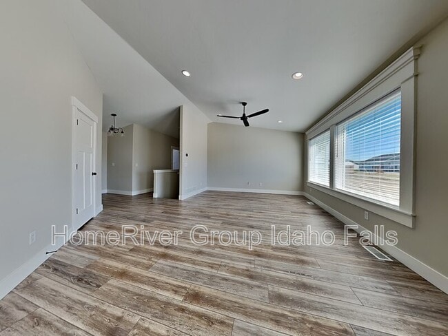 property at 3924 Ventura Ave