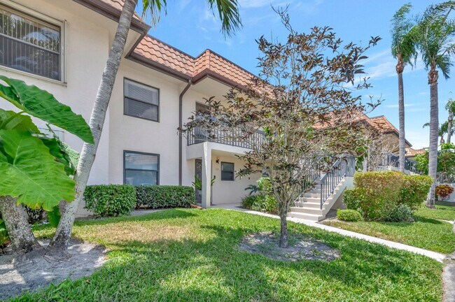 7202 Golf Colony Ct in Greenacres, FL - Building Photo - Building Photo