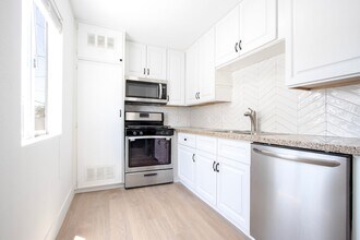 5716 Lexington Ave in Los Angeles, CA - Building Photo - Building Photo