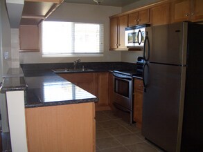 13687 Paseo Cardiel in San Diego, CA - Building Photo - Building Photo