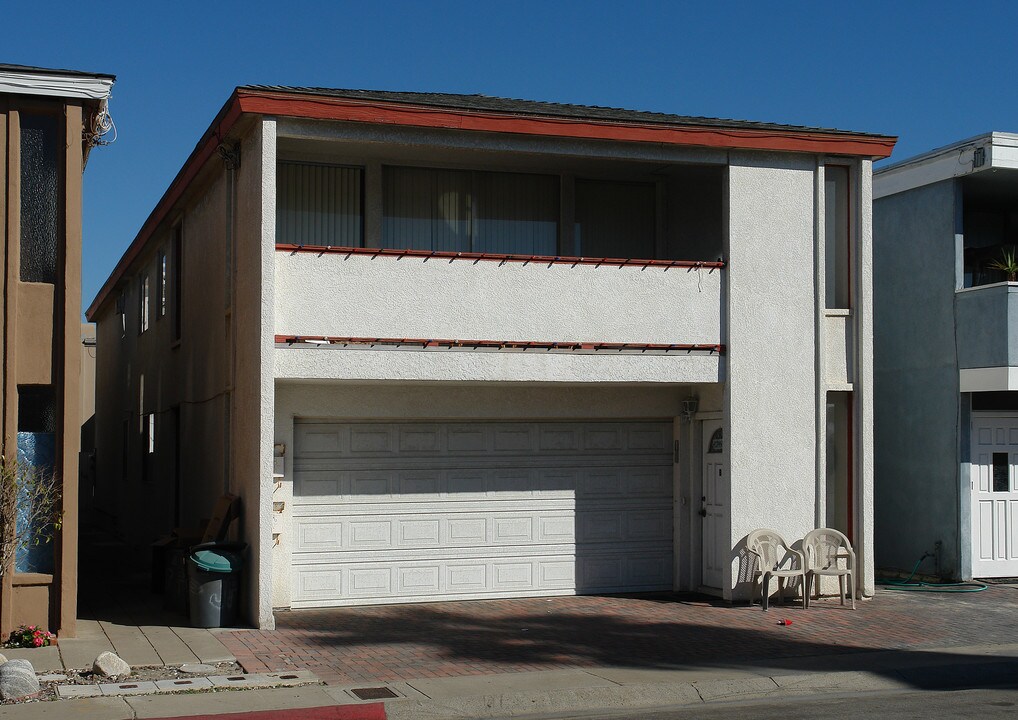 5204 Neptune Ave in Newport Beach, CA - Building Photo