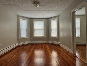 666 Saratoga St, Unit #2 in Boston, MA - Foto de edificio - Building Photo