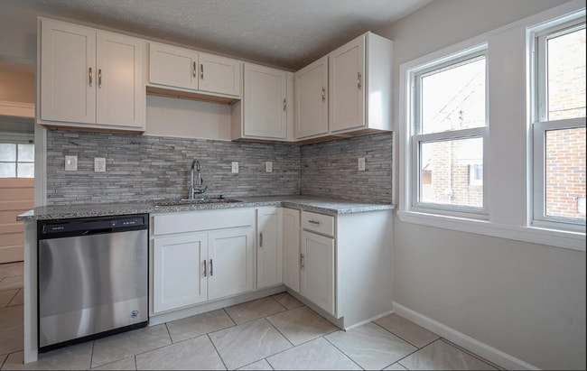 18708 Arrowhead Ave in Cleveland, OH - Building Photo - Building Photo