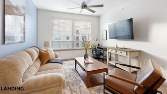 1001 S Center St in Arlington, TX - Building Photo