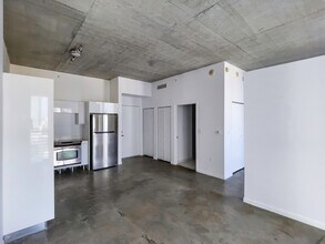 133 NE 2nd Ave, Unit 2105 in Miami, FL - Foto de edificio - Building Photo