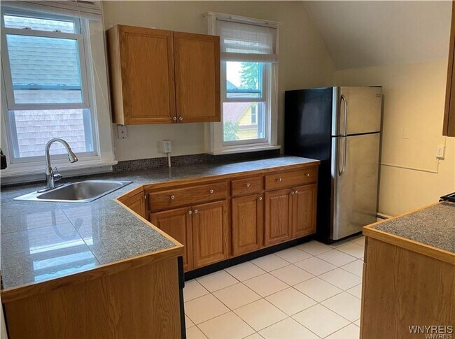 548 Potomac Ave in Buffalo, NY - Building Photo - Building Photo