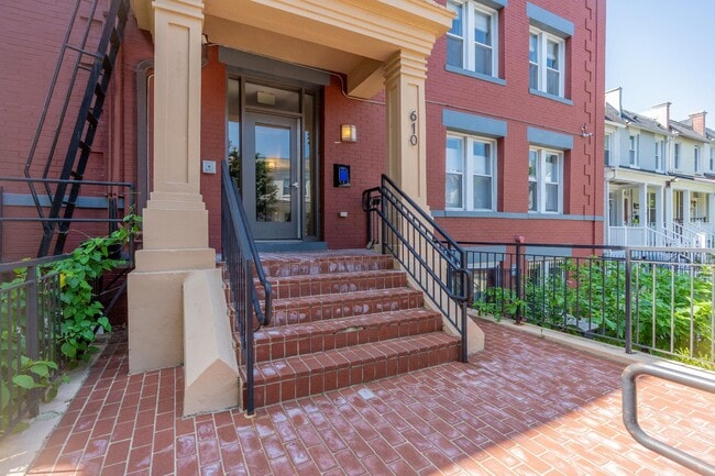 610 Irving St NW in Washington, DC - Building Photo - Building Photo
