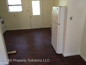 1303 E 9th St in Pittsburg, KS - Building Photo - Building Photo