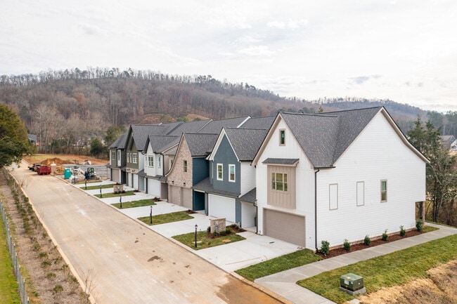 9690 Dutton Ln in Collegedale, TN - Foto de edificio - Building Photo