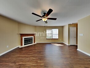 977 Dorothy Dr in Greenfield, IN - Foto de edificio - Building Photo