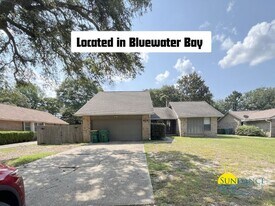 608 Nassau Dr in Niceville, FL - Building Photo