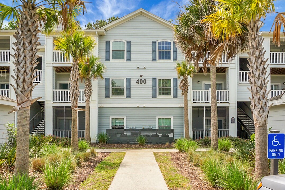 1300 Park W Blvd in Mount Pleasant, SC - Building Photo