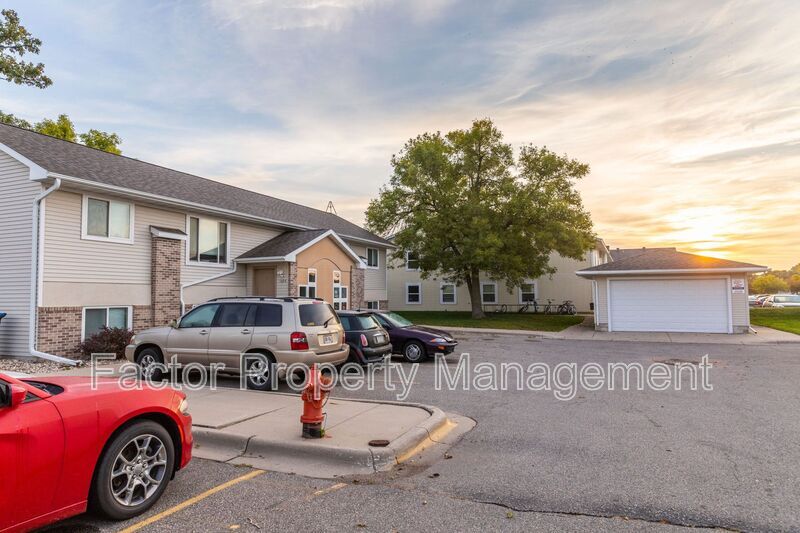 1310-1328-1328 Warren St in Mankato, MN - Building Photo