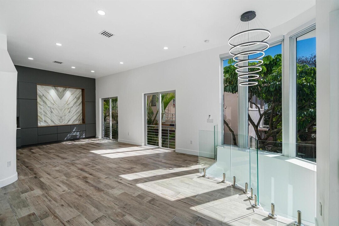 361 Jefferson Ave in Miami Beach, FL - Building Photo
