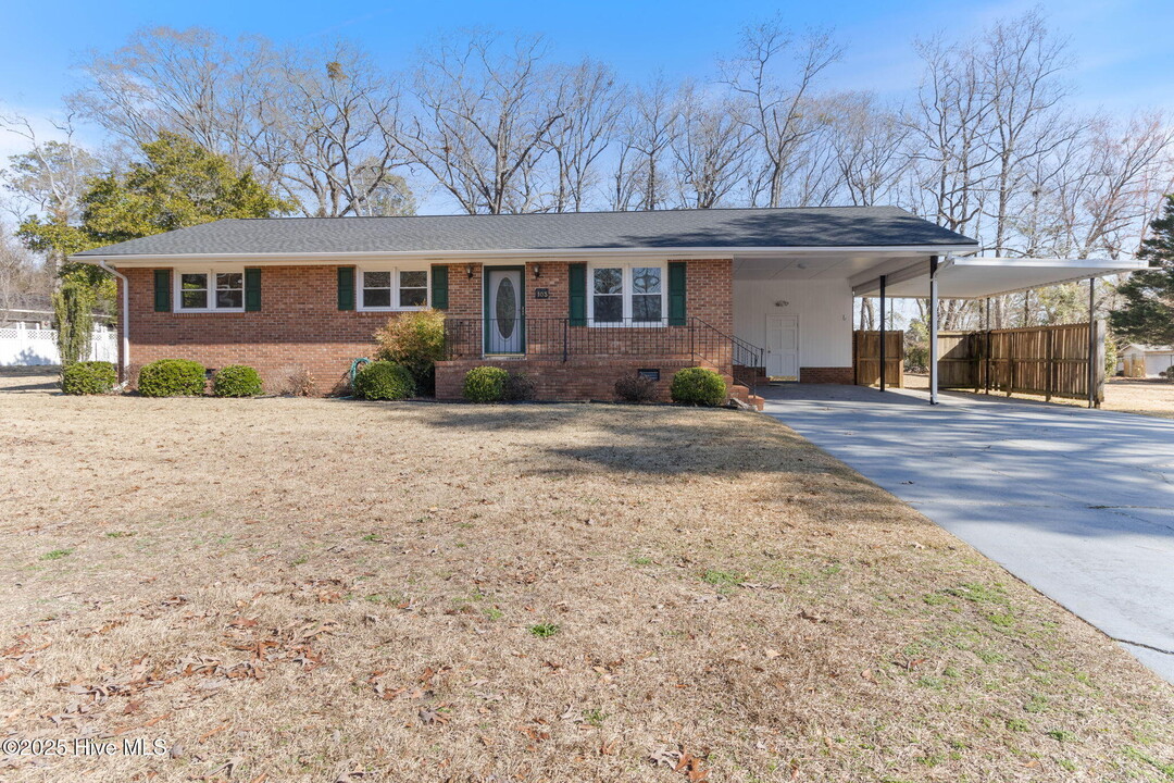 103 Winter Cir in Elizabethtown, NC - Building Photo