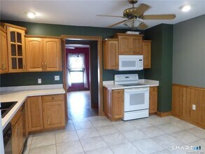 28 Frederick St in Naugatuck, CT - Building Photo - Building Photo