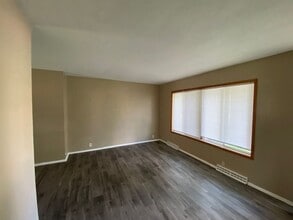 215 Western Ave in Waterloo, IA - Building Photo - Building Photo