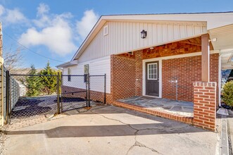 10 Spruce Pine Dr in Belmont, NC - Building Photo - Building Photo