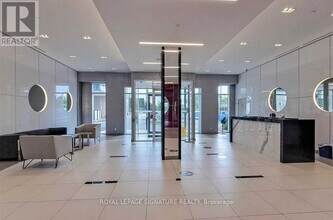 30-230 Meadowglen Pl in Toronto, ON - Building Photo - Building Photo