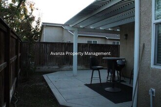 4071 W Peach Tree Ln in Fresno, CA - Building Photo - Building Photo