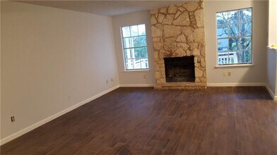 8402 Spring Valley Dr in Austin, TX - Building Photo - Building Photo