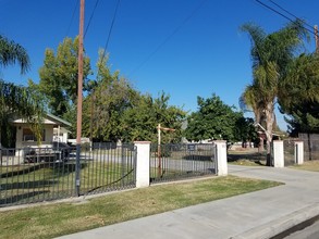 332 McCord Ave in Bakersfield, CA - Foto de edificio - Other