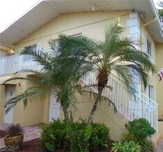 8148 Country Rd in Ft. Myers, FL - Building Photo - Building Photo