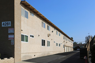 Villa Elena in La Mesa, CA - Foto de edificio - Building Photo