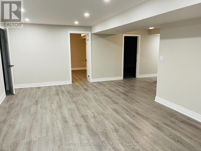 61 Coates Crescent in Richmond Hill, ON - Building Photo - Building Photo