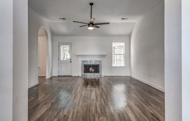 5624 Annandale Dr in Memphis, TN - Foto de edificio - Building Photo