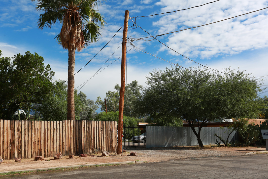 4311-4313 E Fairmount St in Tucson, AZ - Foto de edificio