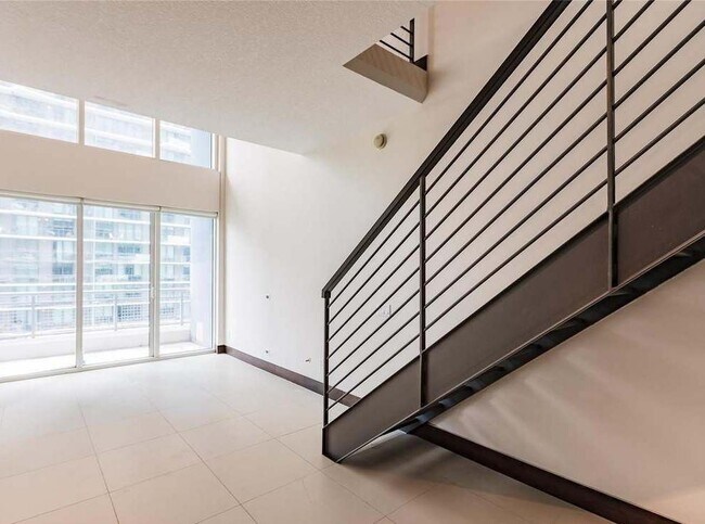 60 SW 13th St, Unit 2816 in Miami, FL - Building Photo - Building Photo