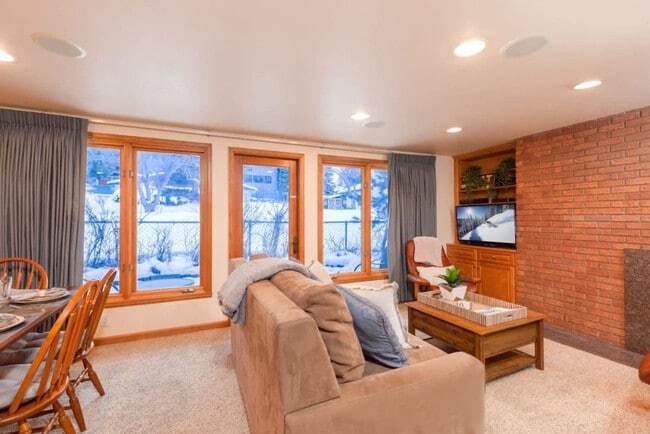 611 S Monarch St in Aspen, CO - Building Photo - Building Photo