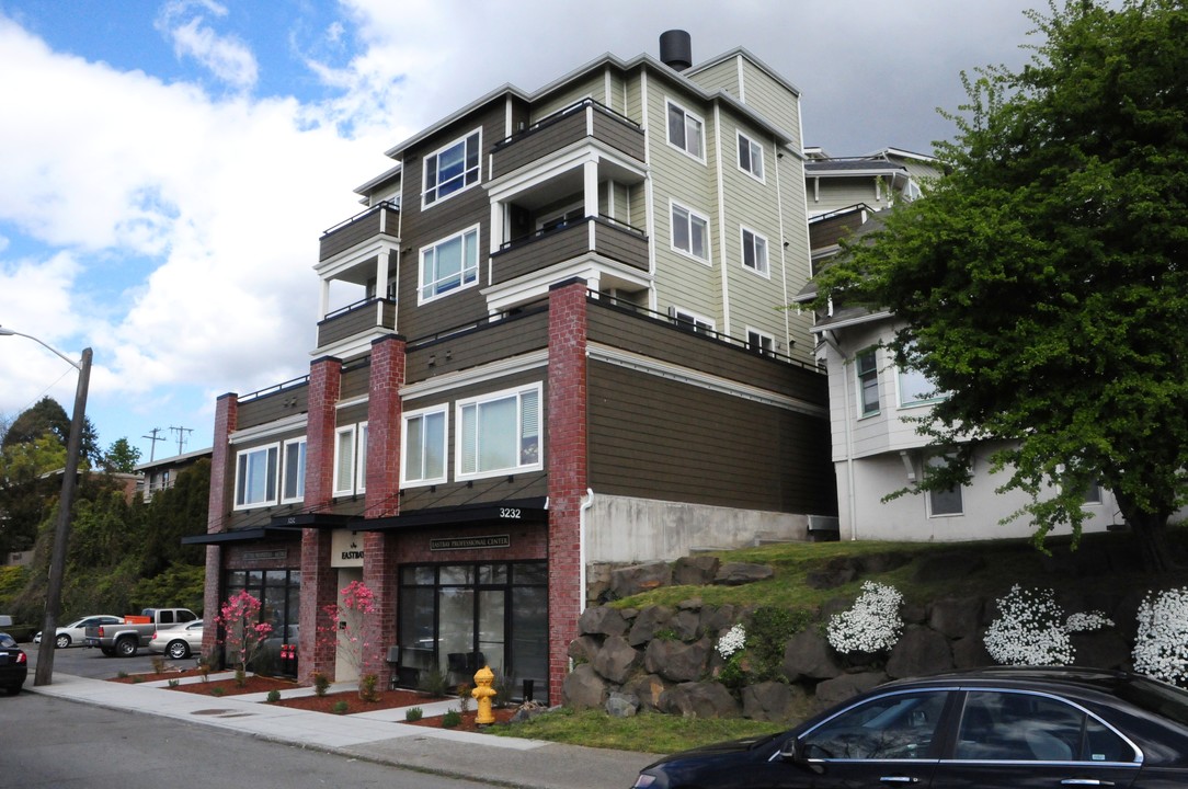 Eastbay Apartments in Seattle, WA - Building Photo