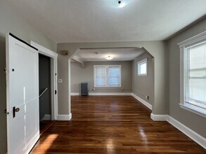 274 Chelsea St, Unit 2 in Everett, MA - Building Photo - Building Photo