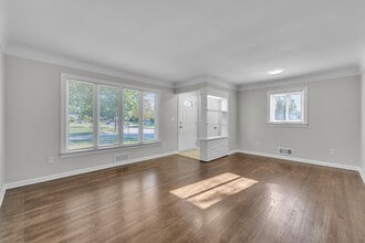 31611 Lonnie Blvd in Westland, MI - Foto de edificio - Building Photo