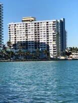 1865 79th Street Cswy, Unit 3K in North Bay Village, FL - Building Photo