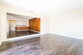 8138 Darby Ave in Los Angeles, CA - Foto de edificio - Building Photo