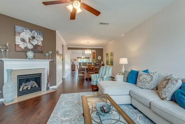 2022 Traemoor Village Dr in Nashville, TN - Building Photo - Building Photo