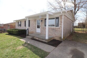521 Foxwood Dr in Nicholasville, KY - Building Photo - Building Photo