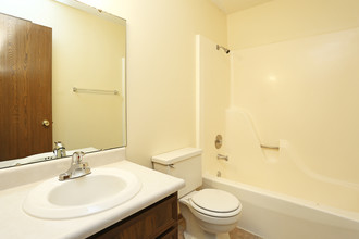 Windsor Crest Apartments in Davenport, IA - Building Photo - Interior Photo