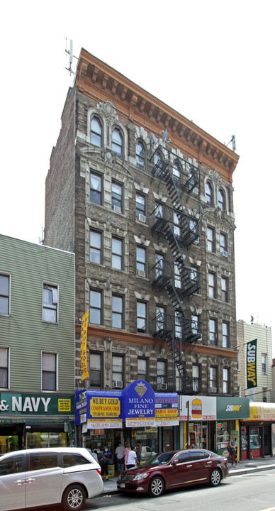 650 Manhattan Ave in Brooklyn, NY - Building Photo