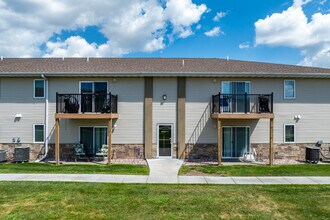 Cedar Ridge in Grand Island, NE - Building Photo - Building Photo