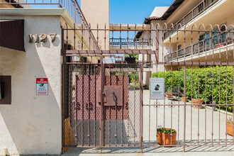 Casa Pasadena Condos in Pasadena, CA - Foto de edificio - Building Photo