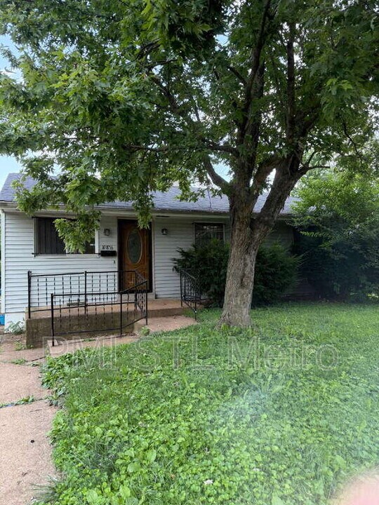 10816 Spring Garden Dr in St. Louis, MO - Building Photo