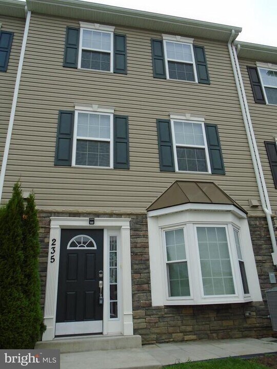 6515 Dundee Dr in Eldersburg, MD - Building Photo