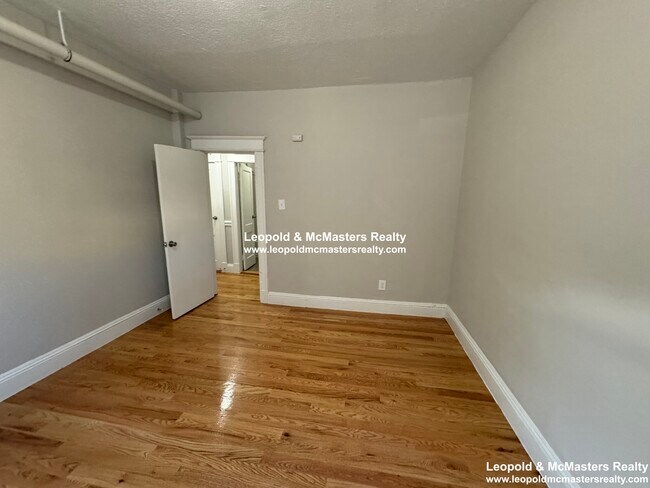 9 Woodstock Ave, Unit 5 in Boston, MA - Foto de edificio - Building Photo