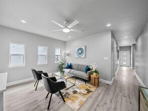 3310 Detonte St in Dallas, TX - Building Photo - Building Photo