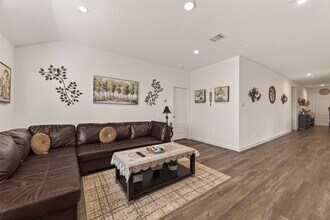 1102 Rayburn Dr in Rosharon, TX - Building Photo - Building Photo