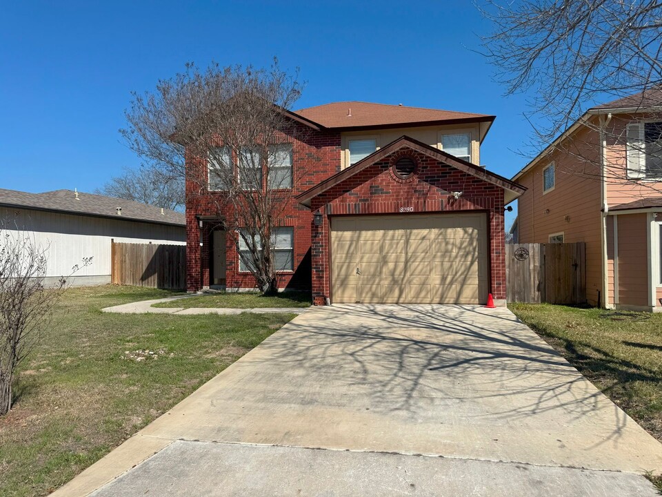 8290 Morning Grove in Converse, TX - Building Photo